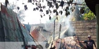 Voraz incendio acaba con una vivienda en Ciudad Sandino, Managua