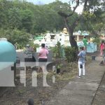 Visita de las familias a los cementerios en Ometepe