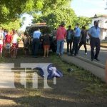 Foto: Investigan las causas de muerte de un hombre que fue encontrado a orillas de la carretera en Tipitapa / TN8