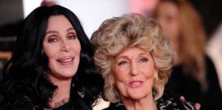 Cher confirma a través de Twitter el fallecimiento de su madre