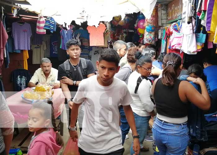 Comercio con mucha afluencia previo a víspera de Navidad en Carazo