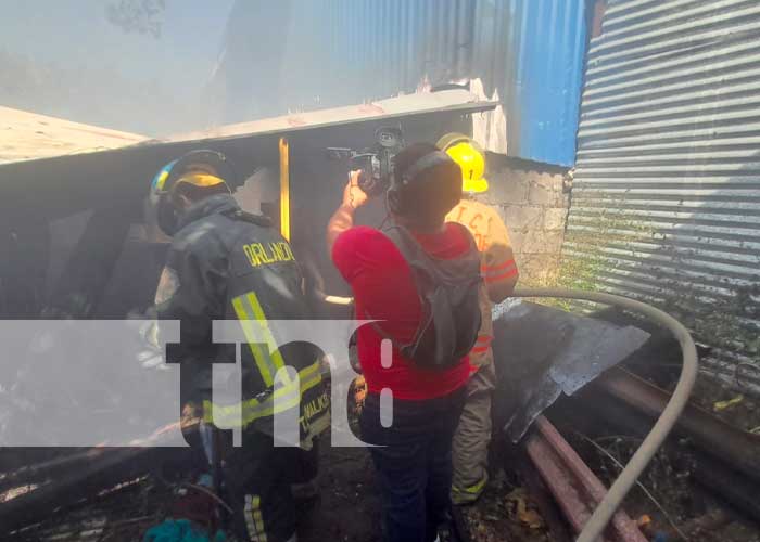 Bomberos investigan causas del incendio en Managua