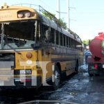 Foto: Bus que cubre la ruta Managua-Masaya toma fuego / TN8