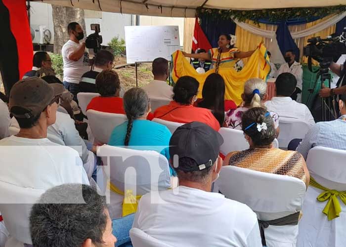 Foto: Firma para construcción de área de pacientes con COVID-19 en el Hospital Alemán, Managua / TN8