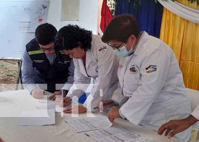 Foto: Firma para construcción de área de pacientes con COVID-19 en el Hospital Alemán, Managua / TN8