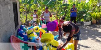 Mujeres de Nandaime elaboran piñatas para esta navidad