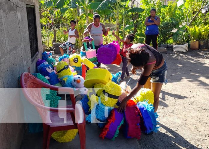 Mujeres de Nandaime elaboran piñatas para esta navidad