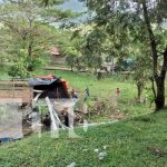 Foto: Camión con materiales de construcción cae en un hoyo en Río Blanco / TN8