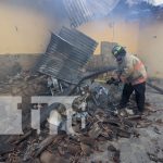 Mujer con problemas mentales provoca incendio de su vivienda en Granada