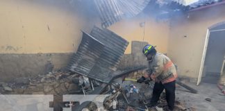 Mujer con problemas mentales provoca incendio de su vivienda en Granada