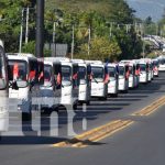 Foto: Pobladores de León dan caluroso recibimiento a buses de transporte colectivo / TN8