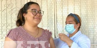 Familias del barrio Bóer en Managua, se siguen vacunando contra el COVID-19