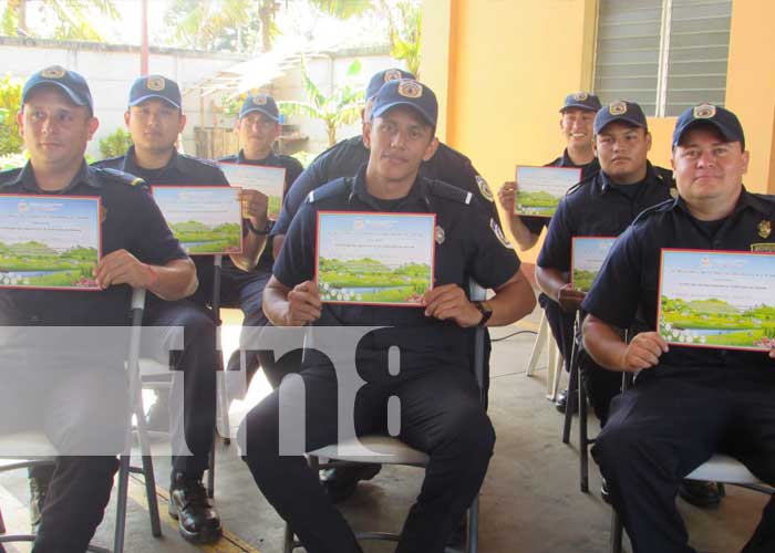 MIFAM entrega certificados a Bomberos Unidos en Diriamba, Carazo