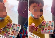 Mamá le prohíbe comprar juguetes rosados a su hijo