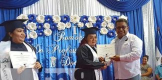 Foto: Graduación de profesores de primaria en Bonanza / TN8