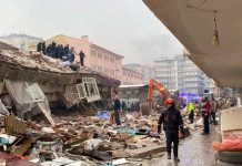 Terremoto en Turquía deja más de 900 muertos