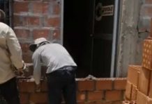 “Super” albañiles construyen una nueva casa pero olvidaron un detalle