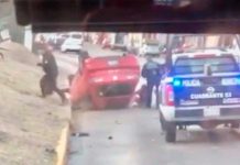 Video (Policía se peina mochila en pleno accidente)