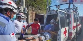 Foto: Dos motorizados lesionados tras impactar su moto en un vehículo, en Estelí / TN8