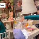 “No la inviten”: mujer se llevó los caramelos de una boda en cajas