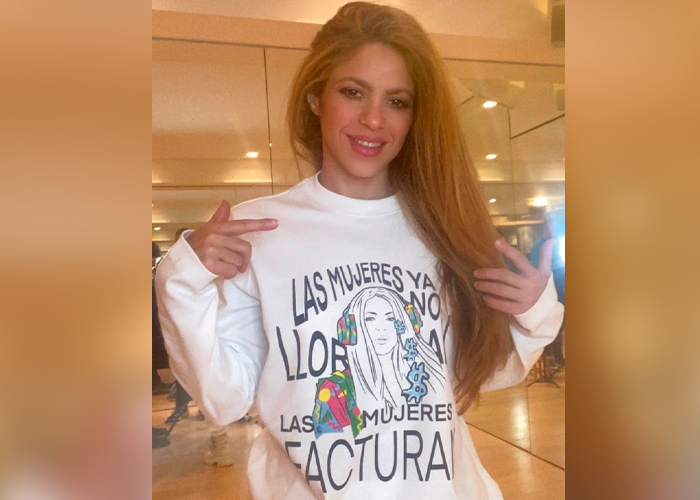 Shakira sigue facturando y saca a la venta una sudadera con su viral frase