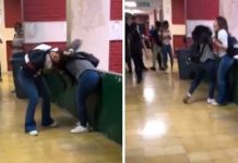 Chicas se van a los golpes dentro de Universidad