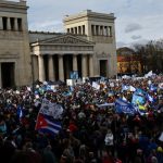 Protestas inundan las calles de Múnich, Alemania contra conferencia