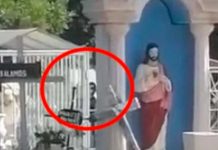 De terror, “niño fantasma” juega en un cementerio