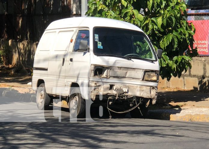 Imprudencia vial deja cuantiosos daños a 3 conductores en Managua