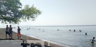 Turistas “aplacan” el calor en playa Punta Jesús María en la Isla de Ometepe