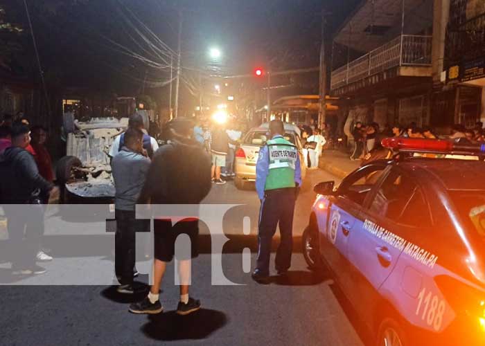 Foto: "Con las llantas para arriba" terminó un vehículo en accidente en Matagalpa / TN8