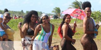 Foto: Bluefields: Playa del Puerto El Bluff llena de turistas en este verano / TN8