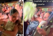 Casi se le rompe el brazo por pelear el ramo de flores en una boda