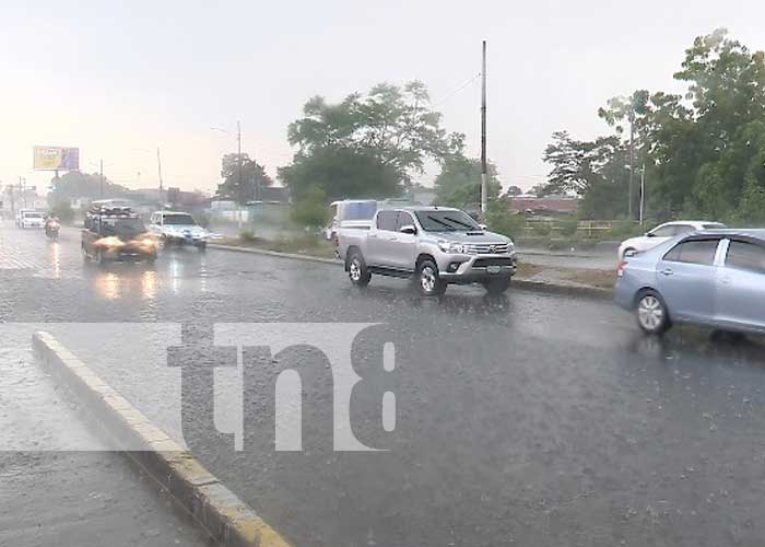 Sorpresiva lluvia refresca a los capitalinos este sábado