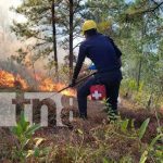 Bomberos en Nueva Segovia atienden una quema de maleza en San Fernando