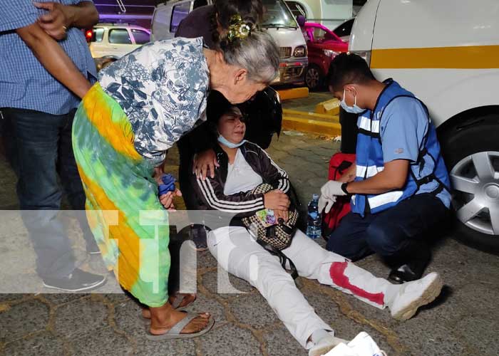 Invasión de carril deja a motociclista fracturada en el Km 8.5 Carretera Sur, Managua