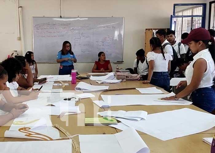 Foto: Estudiantes de secundaria visitan el tecnológico héroe y Mártires en Bilwi / TN8