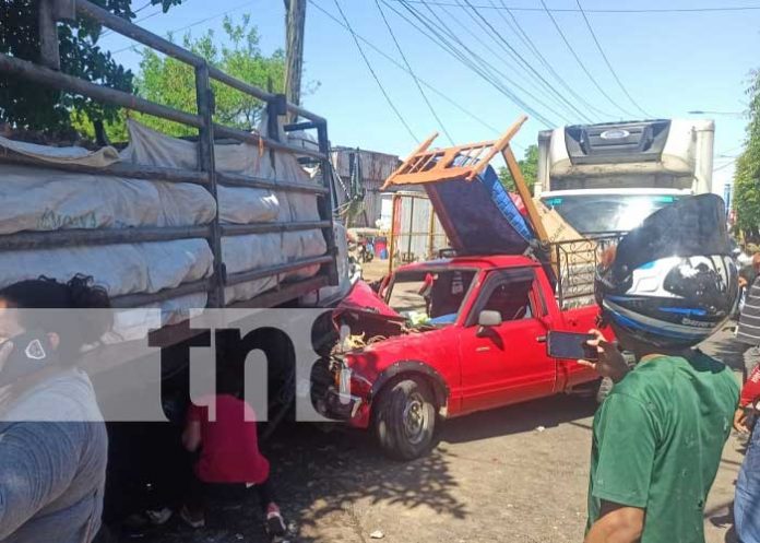 ¡Vivos de Milagro!, sobreviven a colisión múltiple en Granada