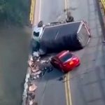 ¡Impresionante! Colapsó un puente en Colombia y dejó al menos 15 heridos