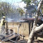 Feroz incendio consume una vivienda en el barrio Domitila Lugo, Managua