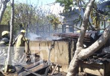 Feroz incendio consume una vivienda en el barrio Domitila Lugo, Managua