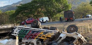 Foto: Conductor falleció tras perder el control del camión en el sector cuesta Cobada, Chontales / TN8