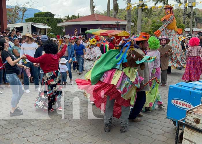 Feligreses en La Libertad le bailan al son de Chicheros a su Patrona