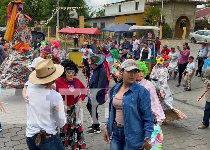 Feligreses en La Libertad le bailan al son de Chicheros a su Patrona