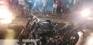 Moto se quema en su totalidad por desperfecto mecánico en Chinandega