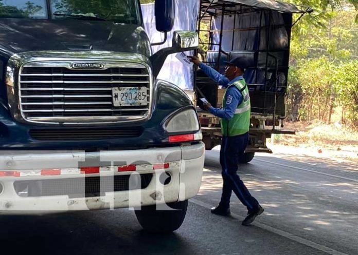 Policía Nacional, JS y Alcaldía de Chinandega entregaron cartillas viales