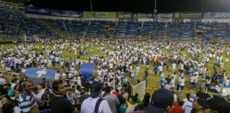 Avalancha humana dejó 12 muertos en un estadio de fútbol en El Salvador
