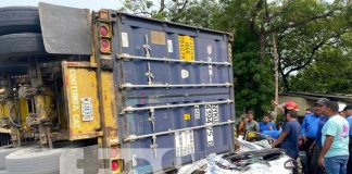 Foto: Mortal accidente de tránsito con camión que cayó encima de un vehículo en Chichigalpa, Chinandega / TN8