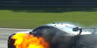 Foto: El Supercars Championship 2023 arde, pero Cam Waters escapa ileso / Cortesía