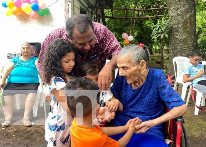 Foto: ¡Más de un siglo de Bendición! mujer chinandegana cumple 107 años / TN8